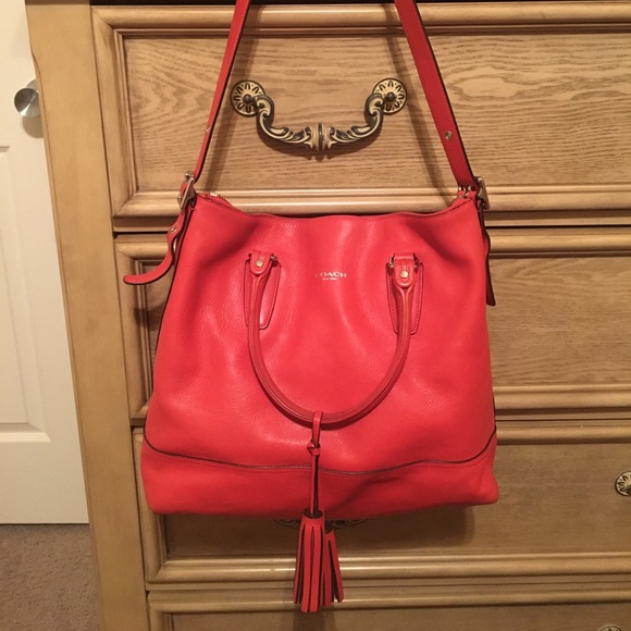 Coach Handbags - Coach shoulder bag (leather)